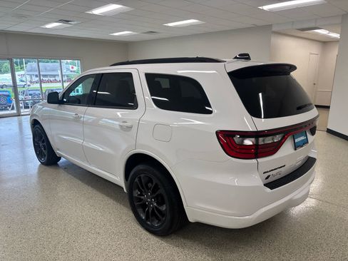 Used 2024 Dodge Durango SXT w/ SXT Blacktop Group image 9
