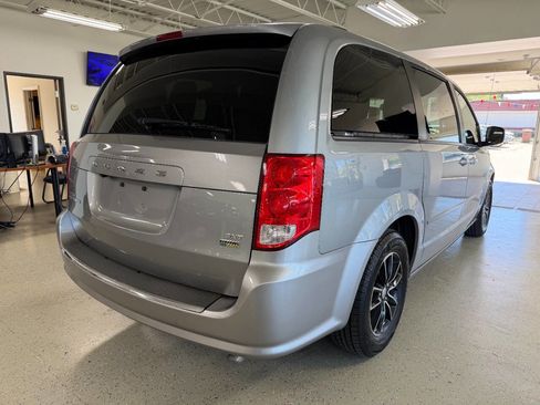 Used 2017 Dodge Grand Caravan SE FWD image 8