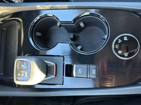 Used 2023 Nissan Rogue S AWD/4WD image 17