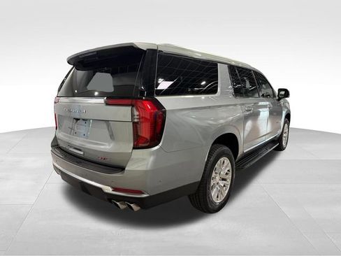 Used 2025 GMC Yukon XL Denali AWD/4WD image 5