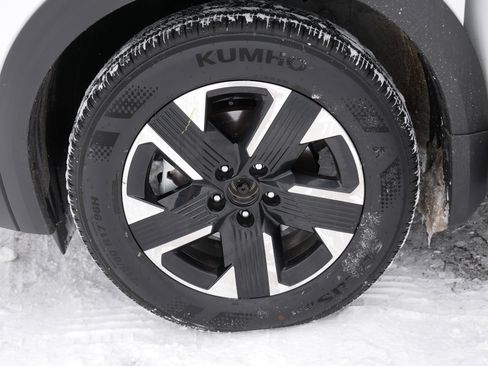 Certified 2025 Nissan Kicks SV w/ Illumination Package image 15