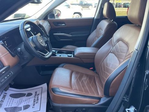 Used 2022 Nissan Pathfinder Platinum w/ Cargo Package image 19