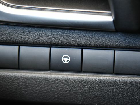 Used 2025 Nissan Rogue SV w/ SV Premium Package FWD image 32