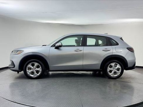 Used 2023 Honda HR-V LX image 3