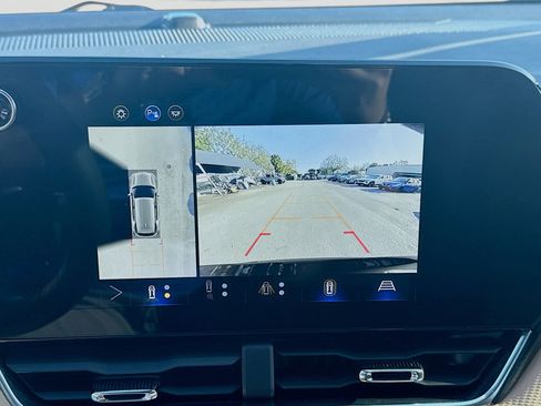 Used 2025 Chevrolet Equinox ACTIV w/ Safety and Technology Package image 16