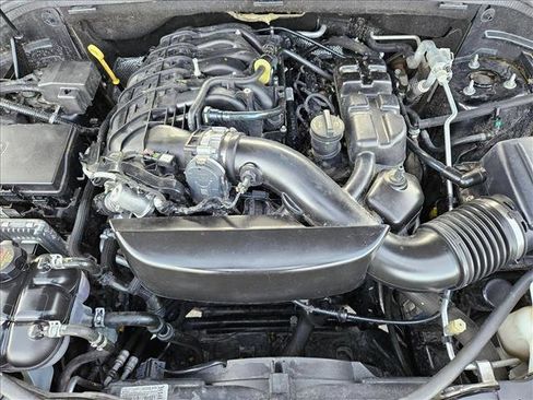 Used 2017 Jeep Grand Cherokee Altitude image 21