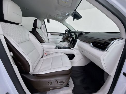 Used 2024 GMC Acadia Denali image 30