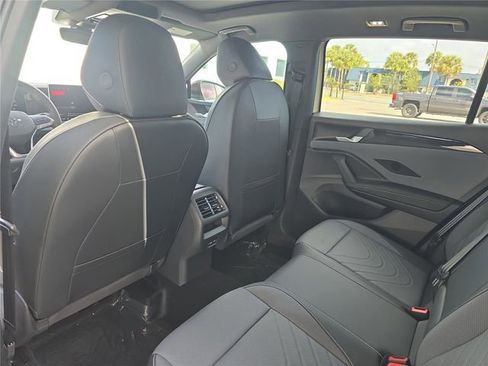 New 2026 Volkswagen Tiguan SE R-Line FWD image 10