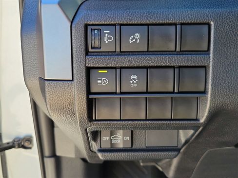 Used 2025 Toyota Tacoma TRD Off-Road image 31