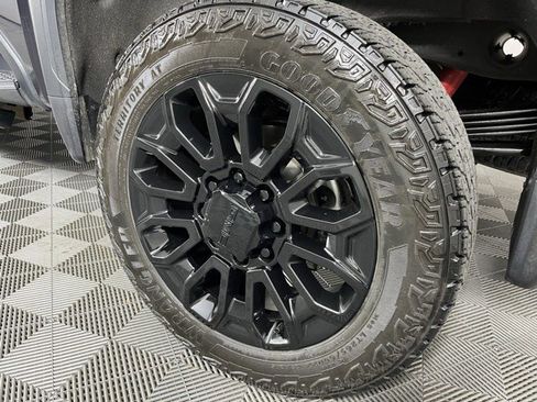 Used 2025 GMC Sierra 2500 AT4 w/ AT4 Premium Plus Package AWD/4WD image 11