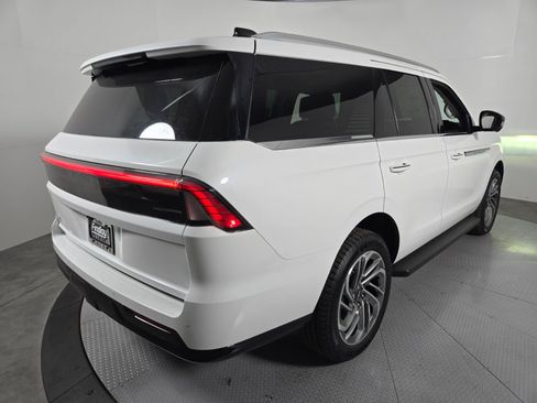New 2026 Lincoln Navigator Premiere AWD/4WD image 4
