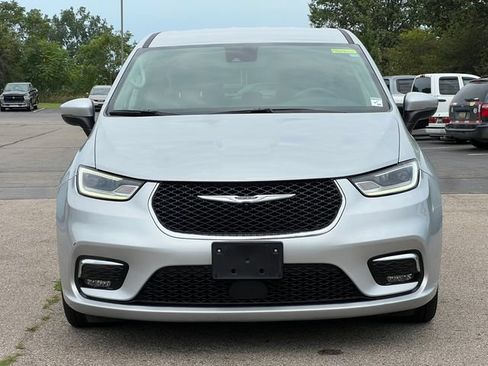 Used 2023 Chrysler Pacifica Touring-L FWD image 41