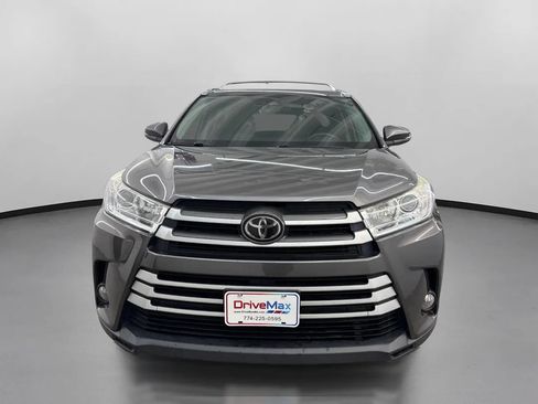 Used 2019 Toyota Highlander XLE AWD/4WD image 2