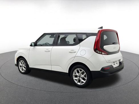 Used 2025 Kia Soul LX w/ LX Technology Package FWD image 8