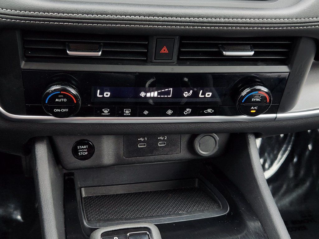 Used 2025 Nissan Rogue SV AWD/4WD image 10
