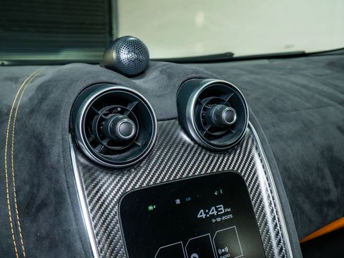 Used 2018 McLaren 570S Spider image 29