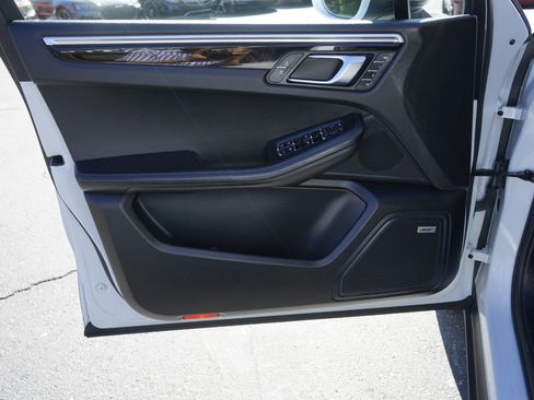 Used 2020 Porsche Macan S image 27