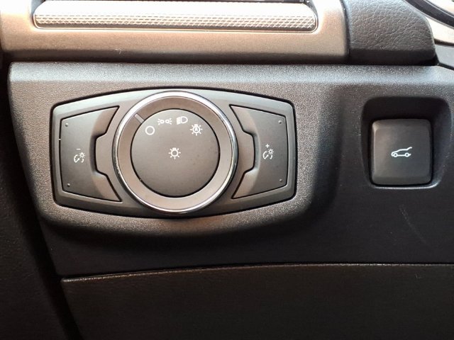Used 2020 Ford Fusion SE AWD/4WD image 19