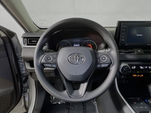 Used 2021 Toyota RAV4 XLE w/ Convenience Package image 18