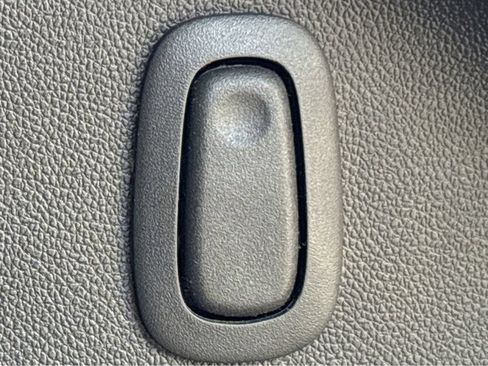 Used 2023 Chevrolet Blazer LT FWD image 32