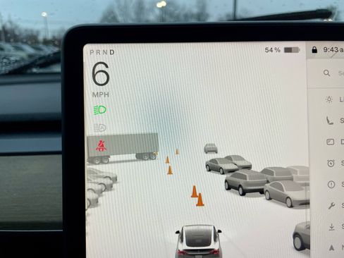 Used 2022 Tesla Model Y Long Range image 24