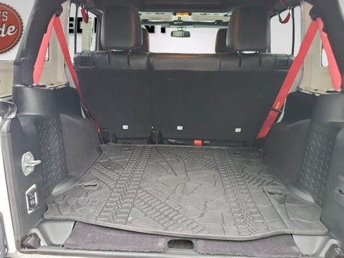 Certified 2018 Jeep Wrangler Unlimited Rubicon AWD/4WD image 12