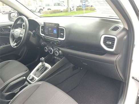 Used 2022 Hyundai Venue Limited image 27
