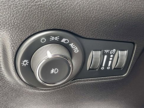 Used 2024 Jeep Compass Latitude image 28