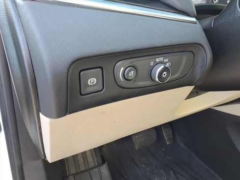 Used 2021 Buick Enclave Essence image 20