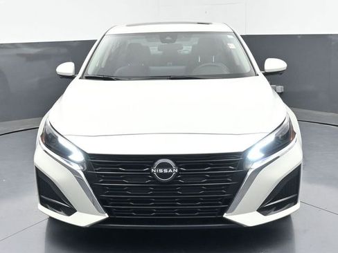 Used 2025 Nissan Altima 2.5 SL FWD image 43