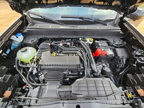 New 2026 Ford Maverick Lobo AWD/4WD image 32