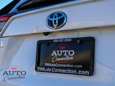 Used 2022 Toyota RAV4 LE image 12