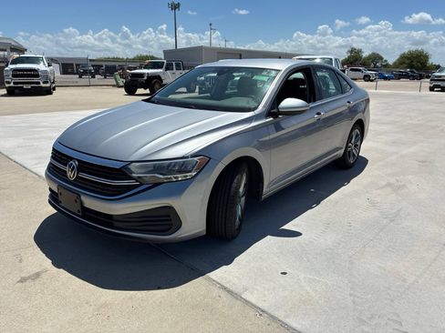 Used 2024 Volkswagen Jetta SE FWD image 7