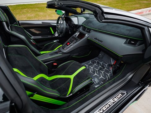 Used 2021 Lamborghini Aventador SVJ image 71