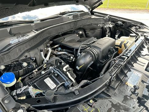 Used 2020 Ford Explorer XLT w/ Equipment Group 202A RWD image 26