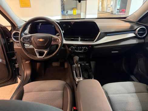 Used 2025 Chevrolet Trax LT w/ LT Convenience Package FWD image 27