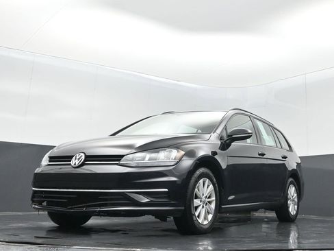 Used 2018 Volkswagen Golf S image 8