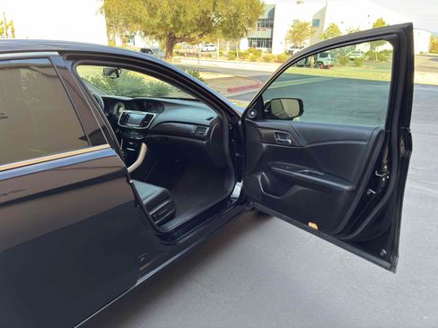 Used 2017 Honda Accord EX-L image 42