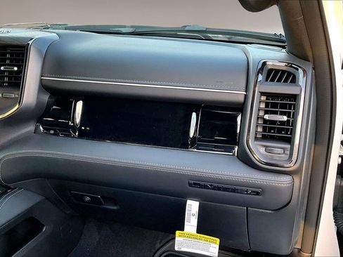 New 2025 RAM 1500 Limited AWD/4WD image 24