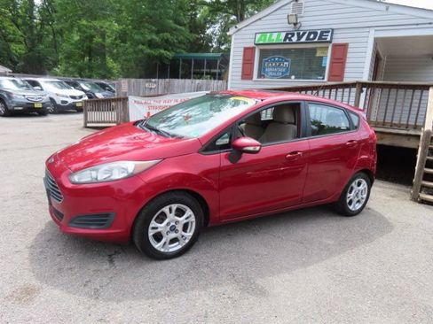 Used 2014 Ford Fiesta SE FWD image 1