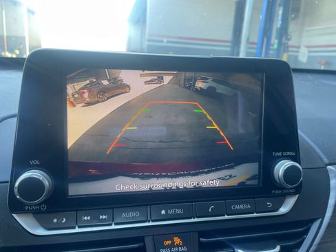 Used 2025 Nissan Altima 2.5 SV FWD image 23
