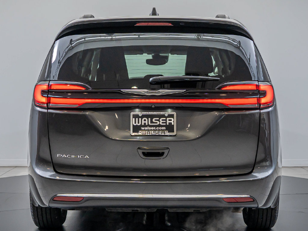 Used 2022 Chrysler Pacifica Touring-L FWD image 7