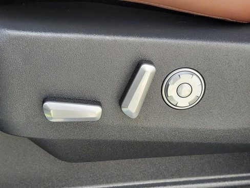 Used 2025 Lincoln Navigator Reserve AWD/4WD image 13