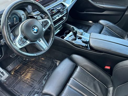 Used 2019 BMW 530e w/ M Sport Package image 9
