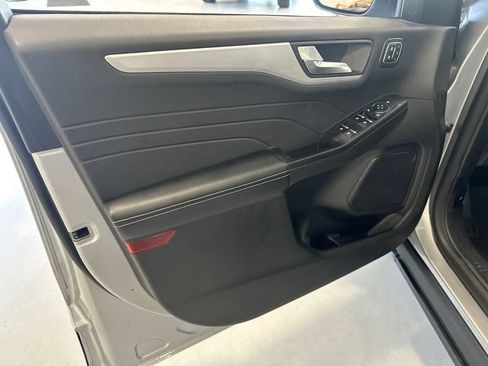Used 2024 Ford Escape Platinum AWD/4WD image 29
