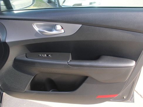 Used 2022 Kia Forte LXS image 7