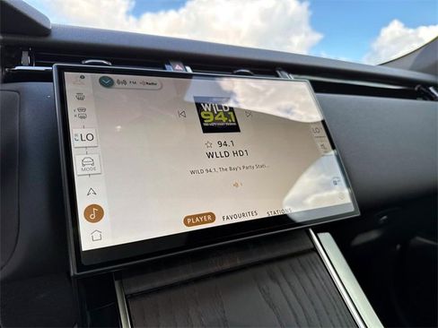 New 2025 Land Rover Range Rover Velar Dynamic SE image 23