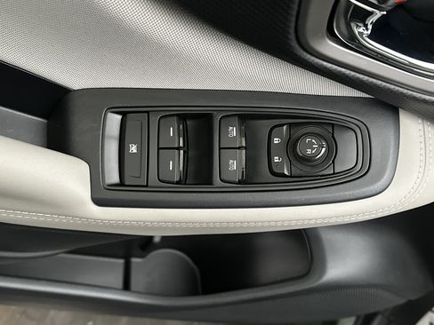 Used 2023 Subaru Forester Premium AWD/4WD image 18