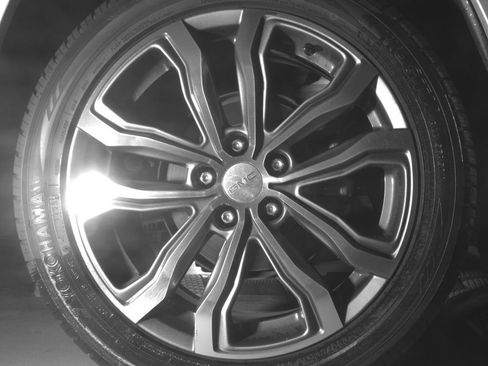 Certified 2019 GMC Terrain Denali w/ Advanced Safety Package AWD/4WD image 18