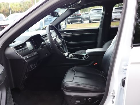 Used 2024 Jeep Grand Cherokee Overland AWD/4WD image 25